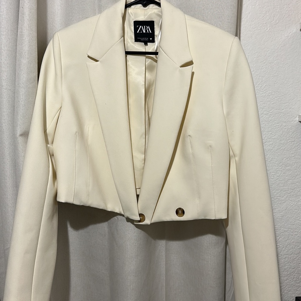 Zara cropped blazer cream color